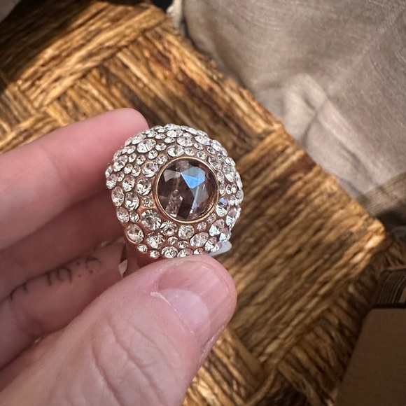 HENRI BENDEL Debutante White Crystal Ring-Size 7 - Picture 1 of 7